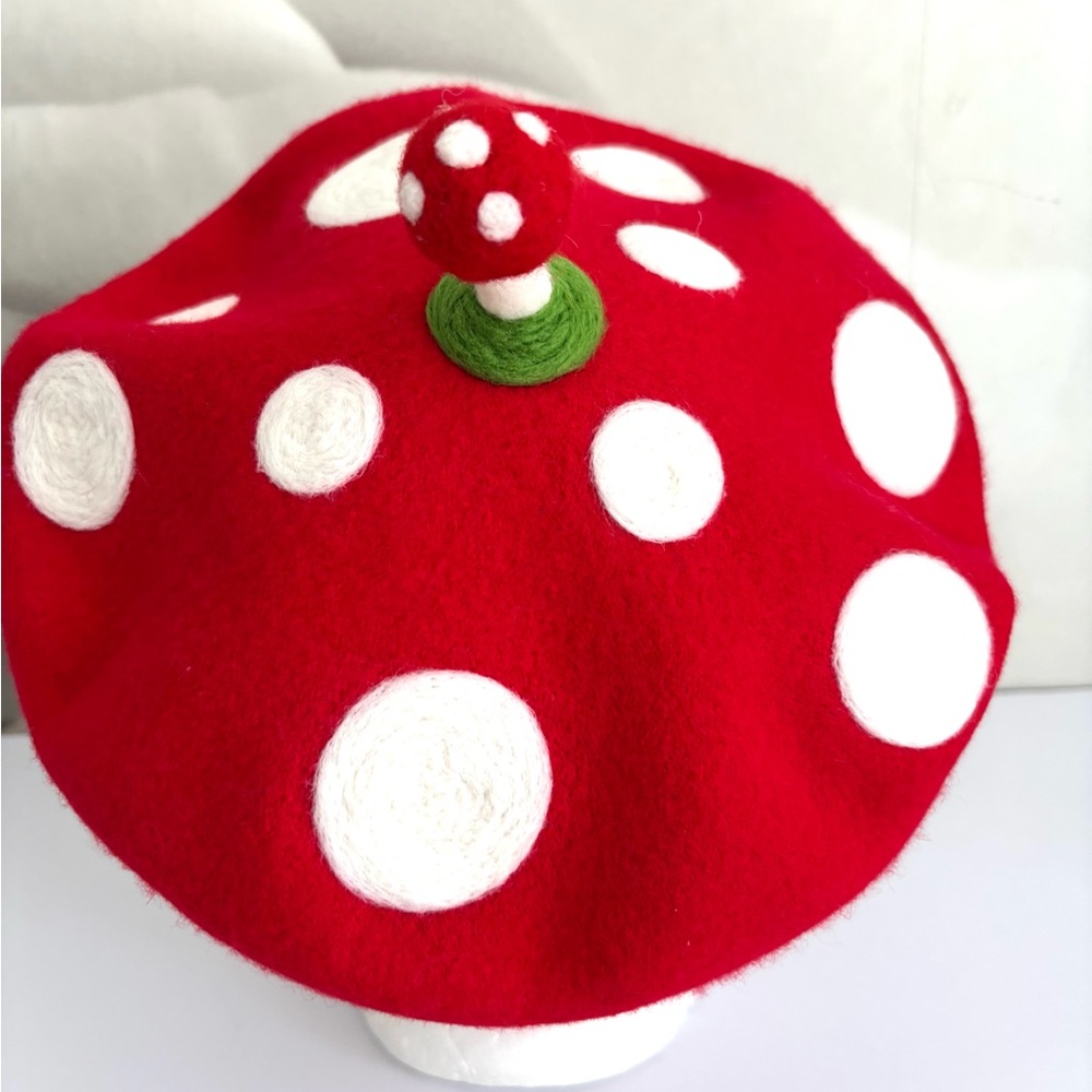 NWOT Kawaii mushroom beret